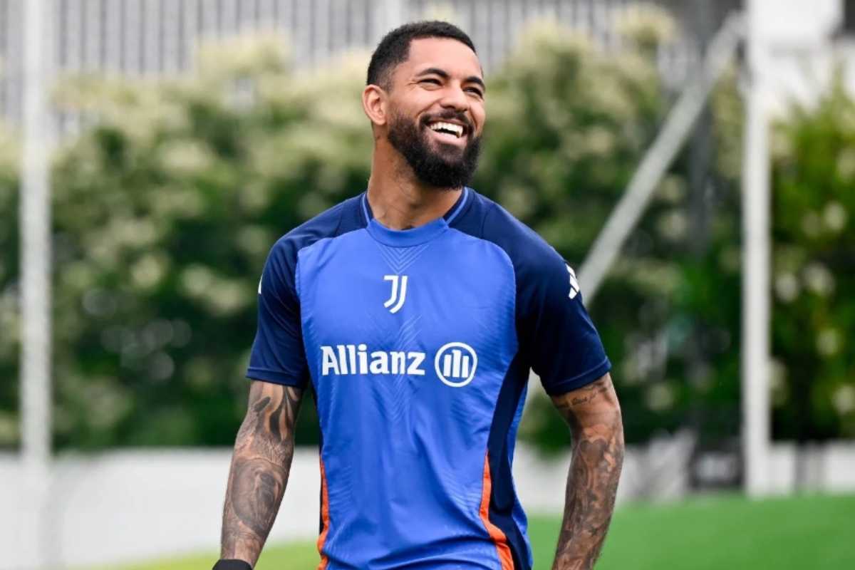 Douglas Luiz contro Tudor