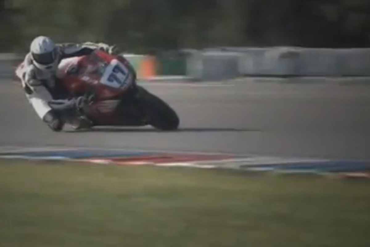 Michael Schumacher in sella alla Honda CBR-1000